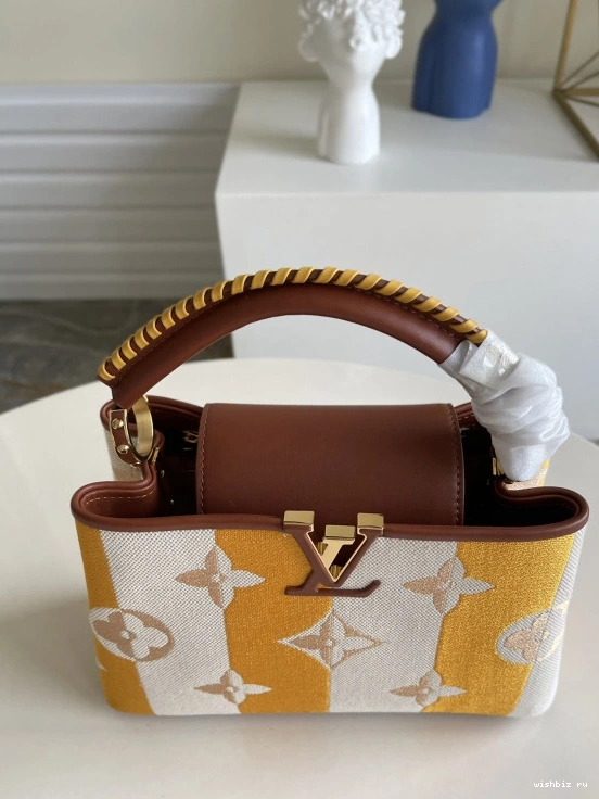 WIS BB CAPUCINES LOUIS VUITTON 0817